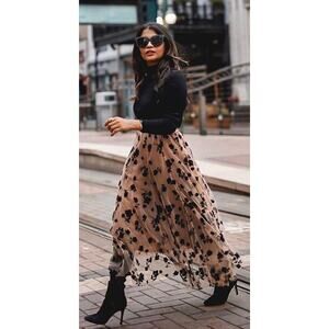 3D DOUBLE-LAYERED MESH MIDI SKIRT IN CARAMEL Size L